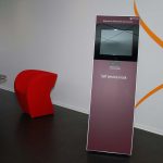 Folierung eines Indoor Kiosk Terminals von SIGNAMEDIA Digitale Werbesysteme e.K.